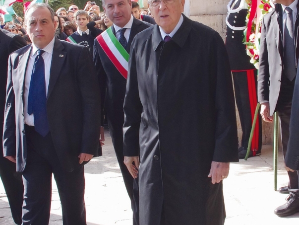 Il presidente Napolitano all'uscita dal Carcere ridotta